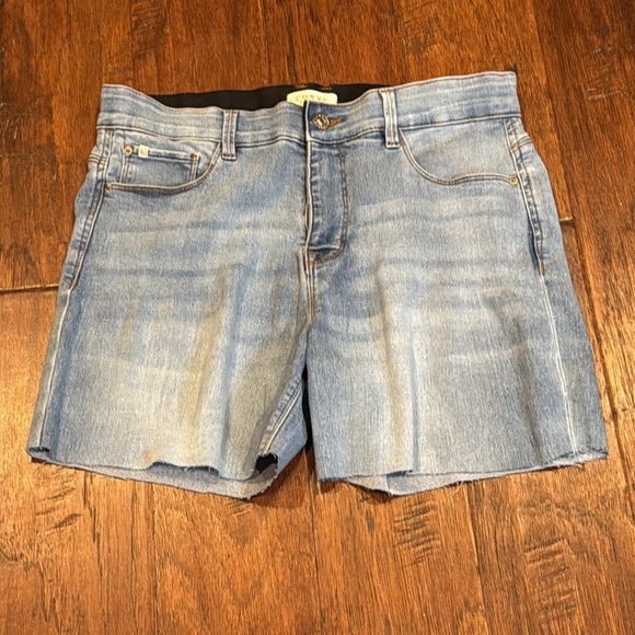 Size 10/30 Blue Denim Women's Shorts - Picture 8 of 9